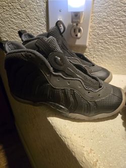 All black Nike Phoamair