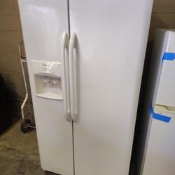 Frigidaire Refrigerator 