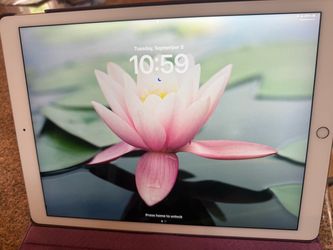 iPad Pro 12.9 1st Gen with Case and Cord
