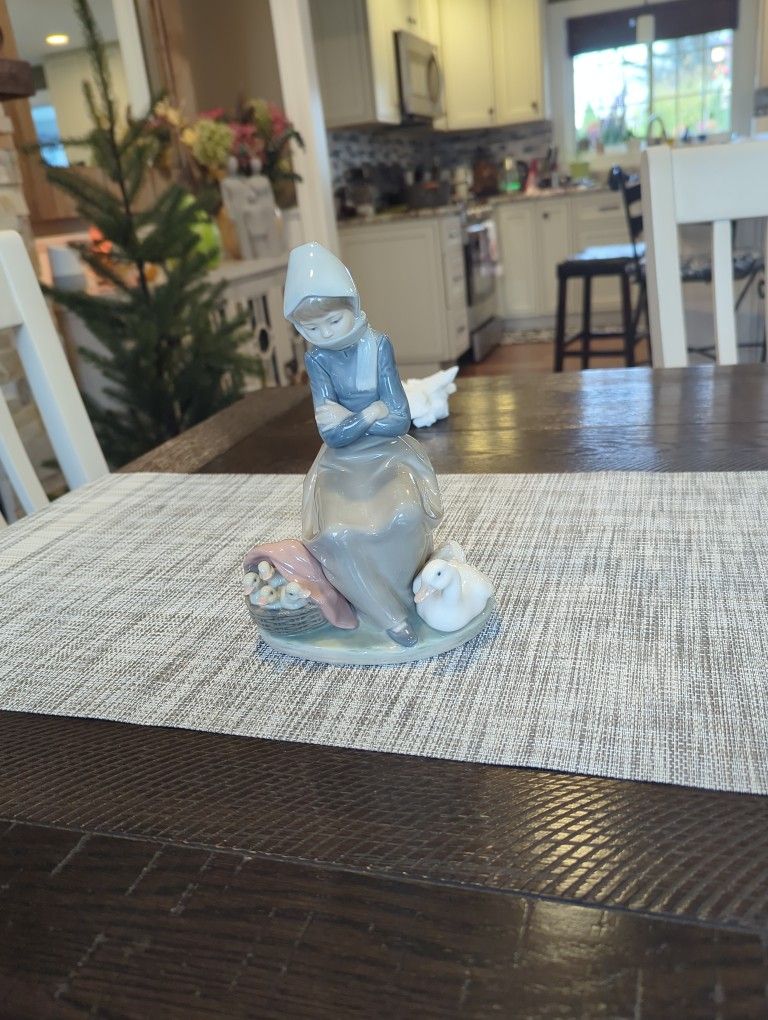 Lladro Porcelain Figurine
