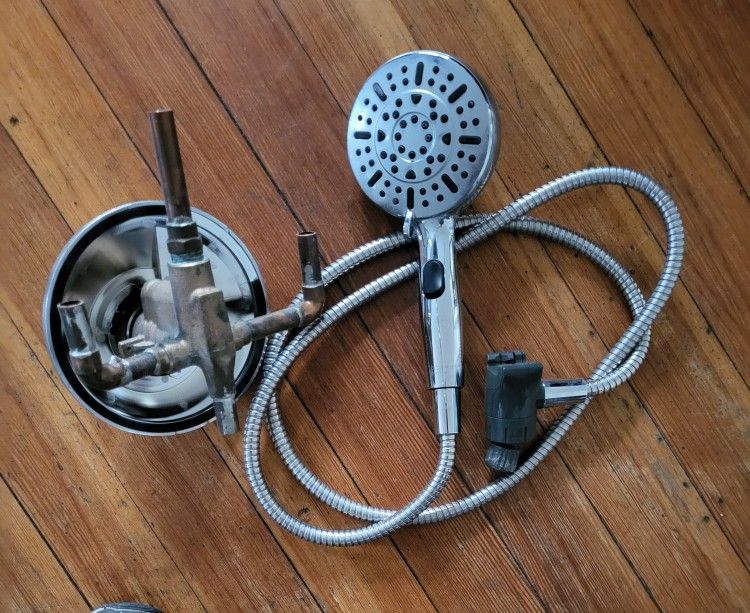 Quality 6 Function Shower Head, Level Included