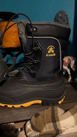 Snow boots