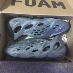 yeezy foam runners sz 13