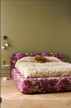 ANTHROPOLOGIE Queen Size Vienne Velvet Winnie Bed