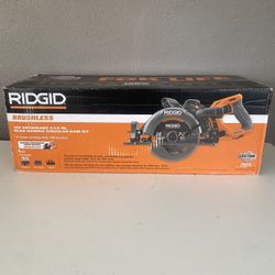 New RIDGID 18V Brushless Cordless 7-1/4 in. Rear Handle Circular Saw Kit with 8.0 Ah MAX Output Battery, 18V Charger and Bag