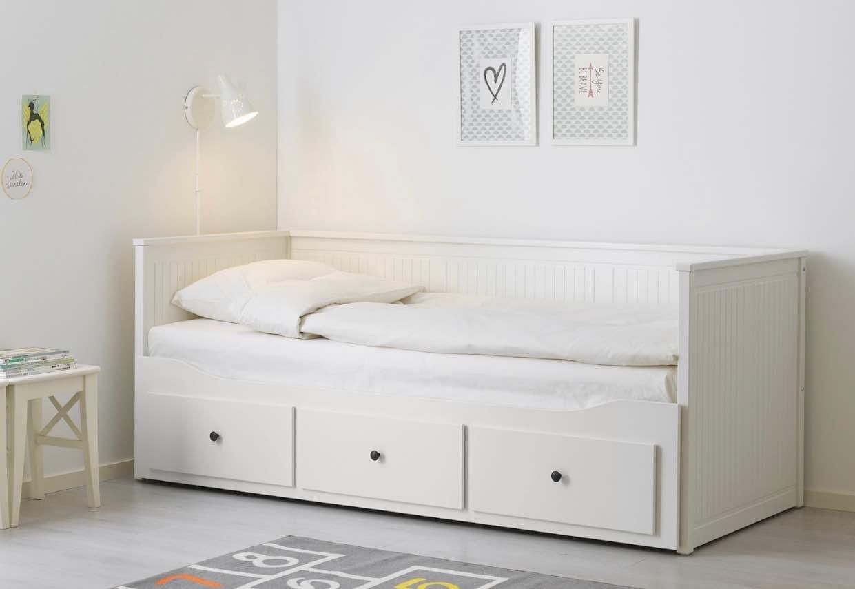 Twin bed with 3 drawers can be converted to full bed