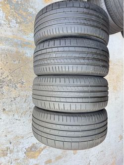 Set Of Four 235/35/20 Pirelli P Zero PZ4 like new with 75-95% Left Amazing Set Tesla Model 3