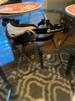 Football chin strap (Shock Doctor)