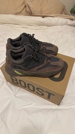 Yeezy 700 mauve