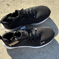 Woman’s Puma Shoes Size 6.5 W
