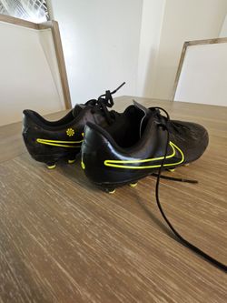 Kids soccer cleats