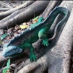 Life-size Resin Iguana Figurine