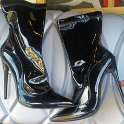 Black Boots Size 4🖤  /Botas Negras Nuevas 4