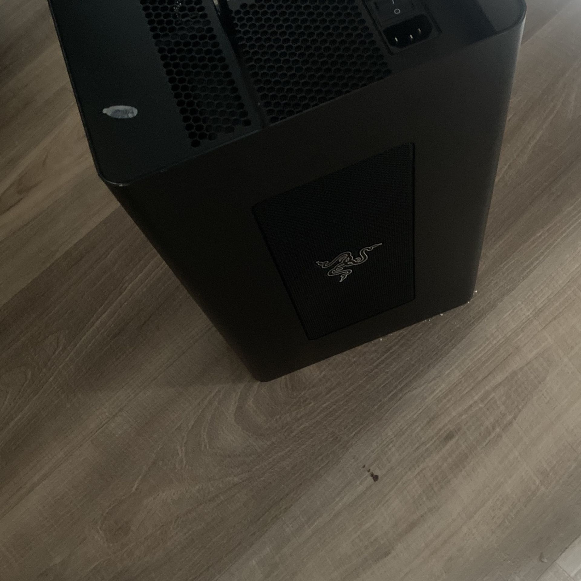 GAMING PC razer core x rc21-0131