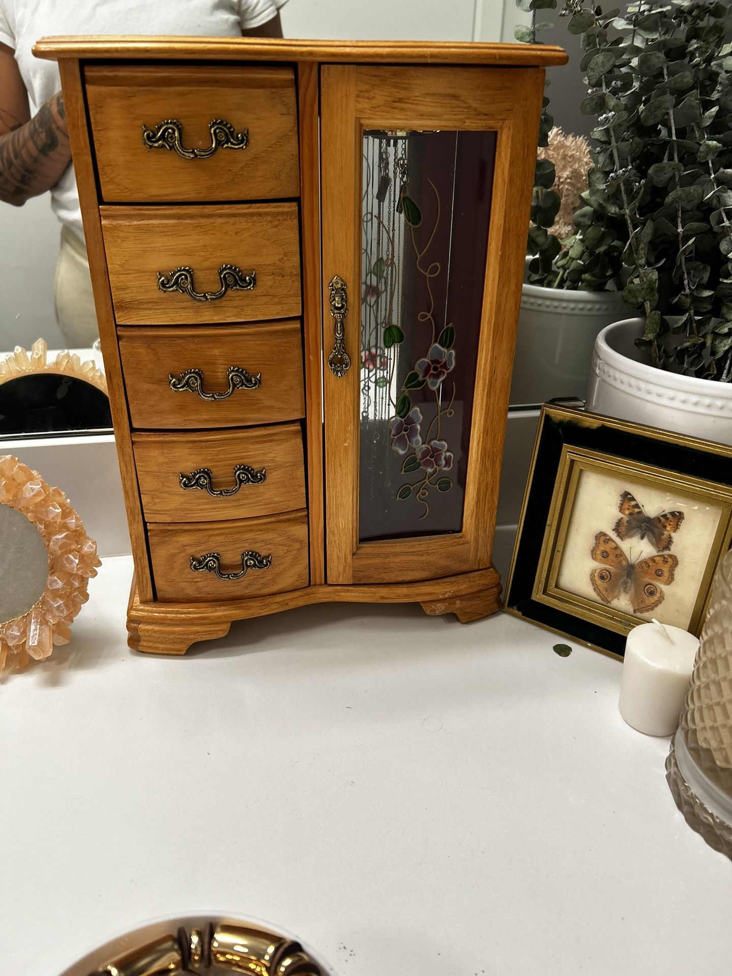 Vintage Jewelry Chamber 