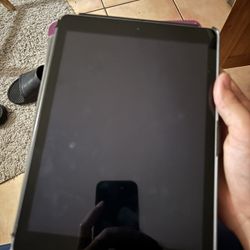 5th generation iPad with case 32 gigabyte