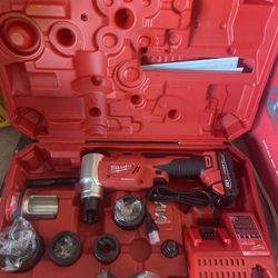 Milwaukee Ton Knockout Tool