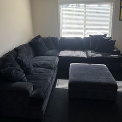 Sectional Couch w/ Ottoman (Black) 9.5’ X 9.5’