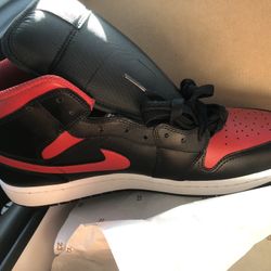 Jordan 1 Mid  