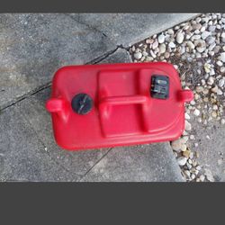 DuraTank 6 Gallon Portable  Gas Tank.