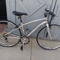 SPECIALIZED.  Hybrid.     700c Tires 