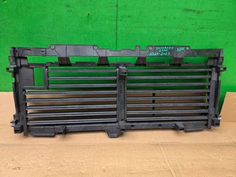 SHUTTER  SILVERADO 2500   GRILLE SHUTTER   2024 2025 OEM