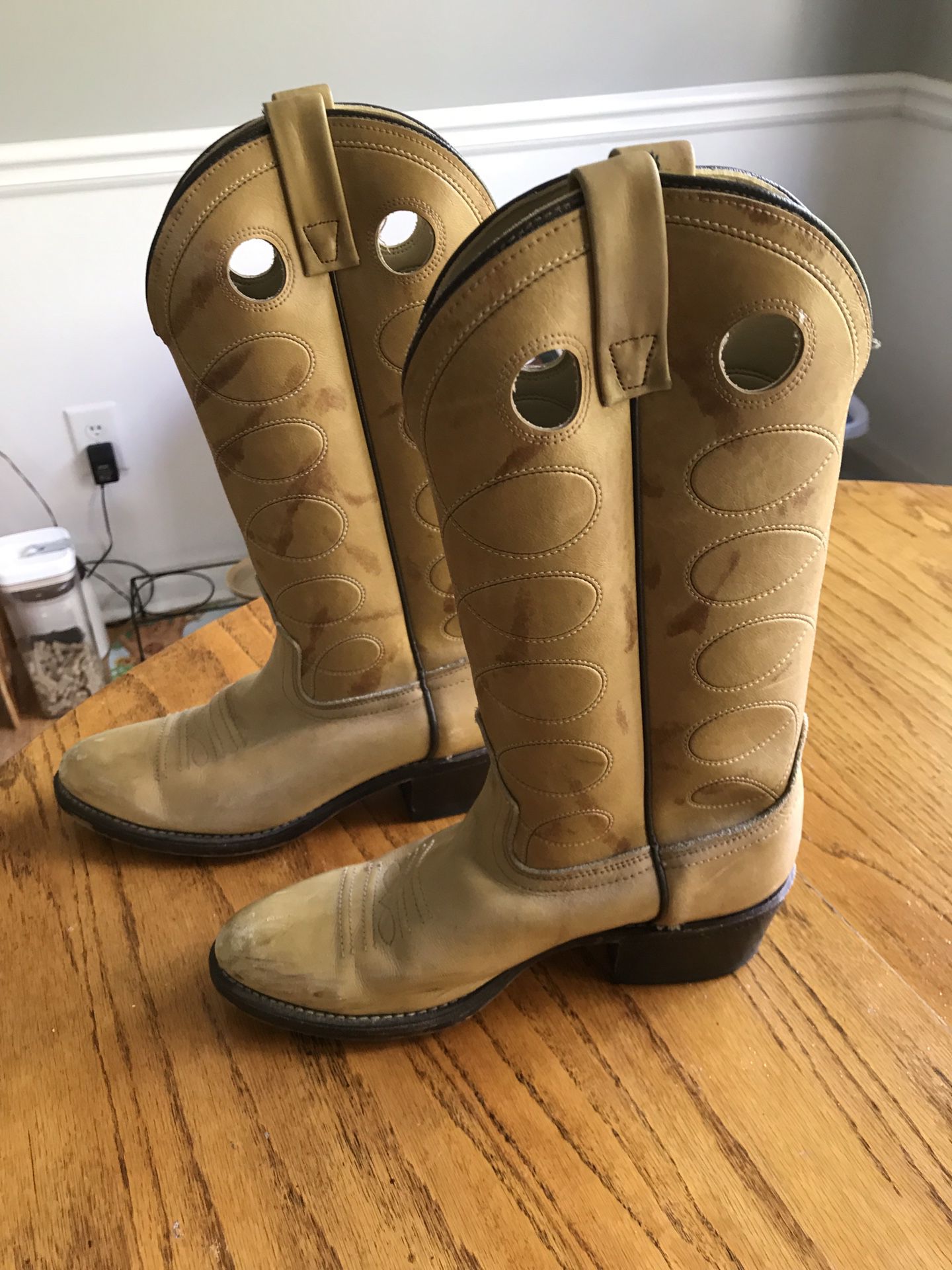 women’s cowboy boots