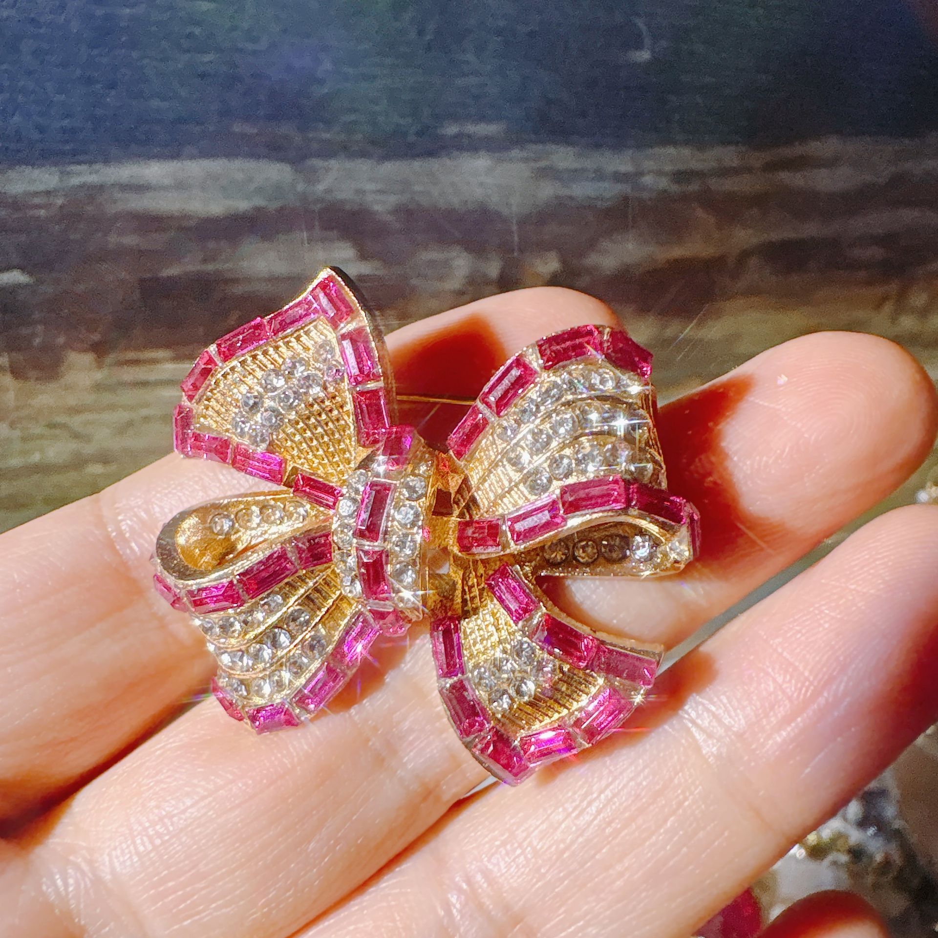 Elegant Crystal Bow Brooch β Rhinestone Ribbon Pin