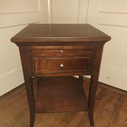 Inexpensive Nightstand (Pair)