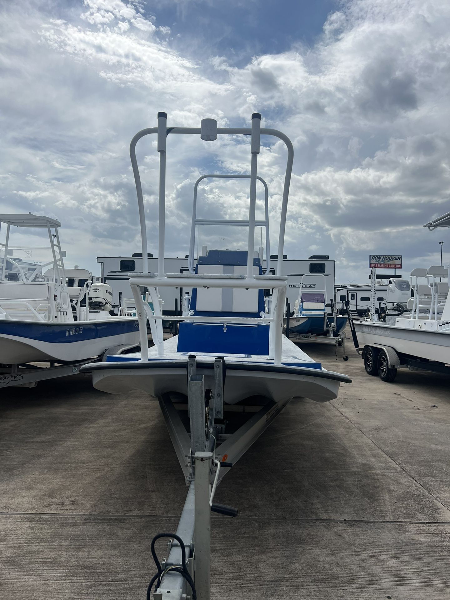 2023 Shallowmaster 240sms