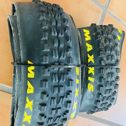 Mountain Bike Tires Maxxis Minion DHF 2.5”  x 29” tubeless (set of two)