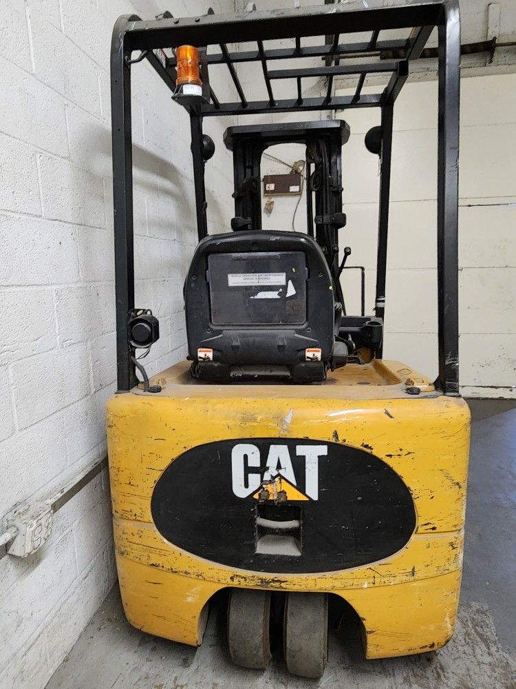Eletric 3 Wheel CAT Forklift and Adjustable Ramp