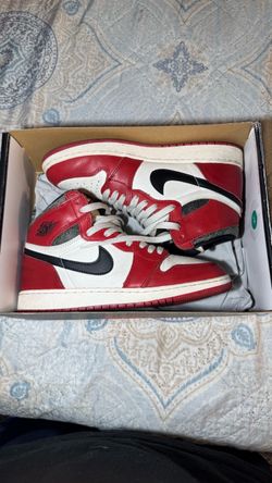 Air Jordan 1 Retro High Chicago lost in found  Sneakers