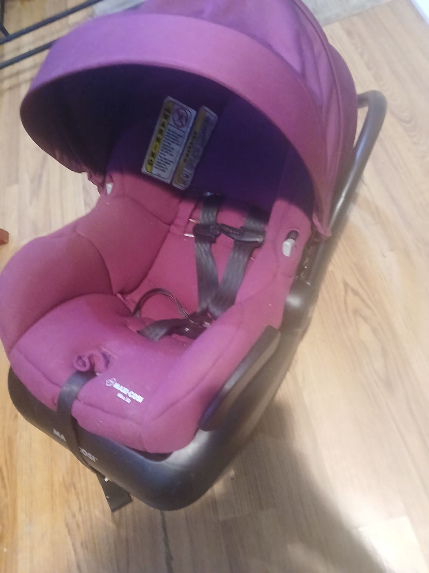 Maxi coty like new infant car seat