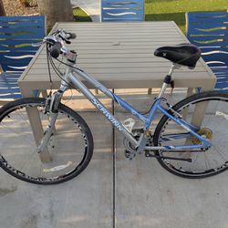 Women's Hybrid Schwinn pathway bicycle 24-speed, 700cc tires 16-in frame  new was $325.00 for Sale in Apache Junction, AZ - OfferUp