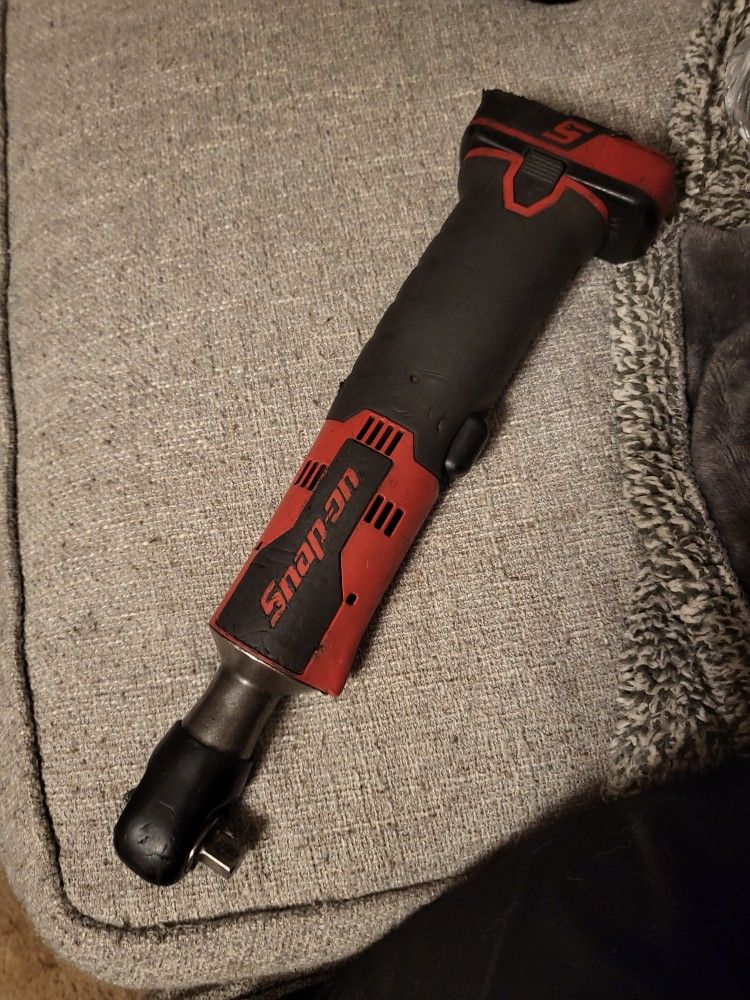 Snap on 3/8 ratchet with battery
Works perfectly. Ctr761c