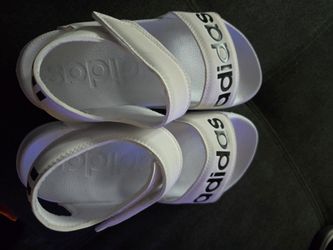 Adidas Sandals/Kids 4