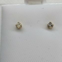 14k Yellow Gold Diamond Stud Earrings