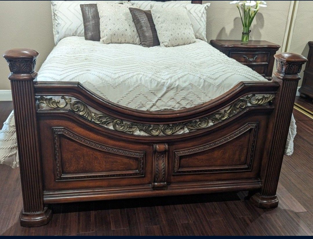 Queen Bedroom Set