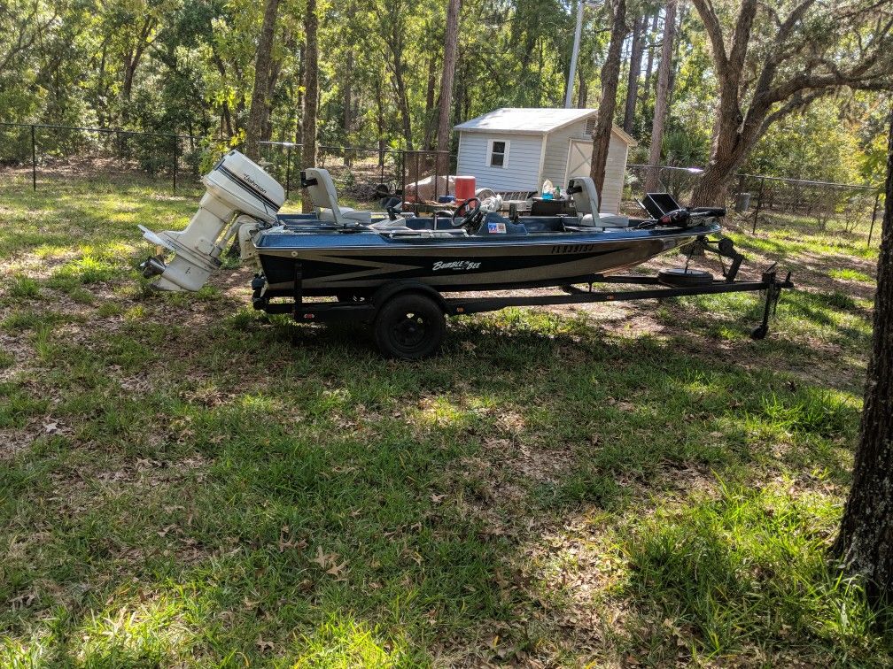 1985 15 ft mtd Bumblebee Bass boat