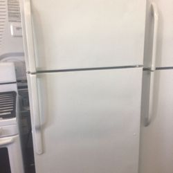 GE Top- Freezer Refrigerator 