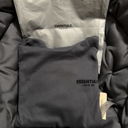 Essential Hoddie 
