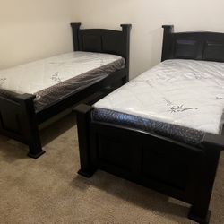 2 Twin Beds And Mattresses