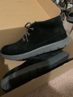 Uggs Boys Size 5 Brand New 