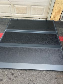 2018 Chevy bed cover $300