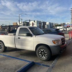 Toyota Tundra 2004.     200000 Millas 