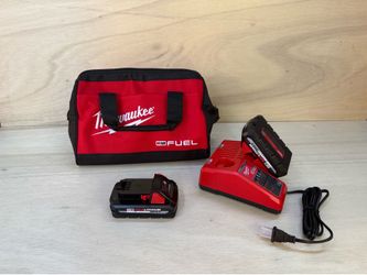 Milwaukee 2 batteries M18 High Output CP3.0 + Charger and contractor bag 3.0 battery High