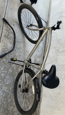 Kent cruiser bicycle (single-speed or basic cruiser model)