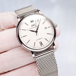 Simple and elegant formal style watch