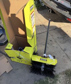 RYOBI Expand-It Sweeper Attachment
